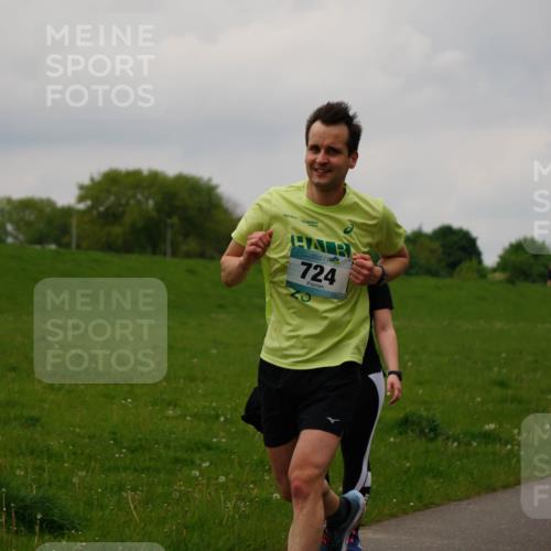 05.05.2024 - 7. Wedeler Halbmarathon Fuchs,  Jonas http://msf.ph/oto/6235522 05.05.2024 11:24:32 Laufen 724 meine-sportfotos.de