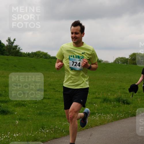 05.05.2024 - 7. Wedeler Halbmarathon Fuchs,  Jonas http://msf.ph/oto/6235525 05.05.2024 11:24:33 Laufen 724 meine-sportfotos.de