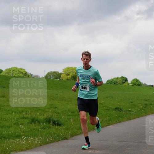 05.05.2024 - 7. Wedeler Halbmarathon Fuchs,  Jonas http://msf.ph/oto/6235612 05.05.2024 11:24:55 Laufen 845, 890 meine-sportfotos.de