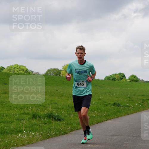 05.05.2024 - 7. Wedeler Halbmarathon Fuchs,  Jonas http://msf.ph/oto/6235613 05.05.2024 11:24:55 Laufen 845, 890 meine-sportfotos.de