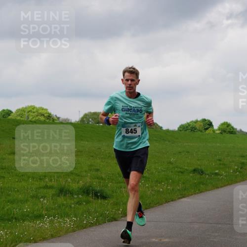 05.05.2024 - 7. Wedeler Halbmarathon Fuchs,  Jonas http://msf.ph/oto/6235614 05.05.2024 11:24:55 Laufen 845, 890 meine-sportfotos.de