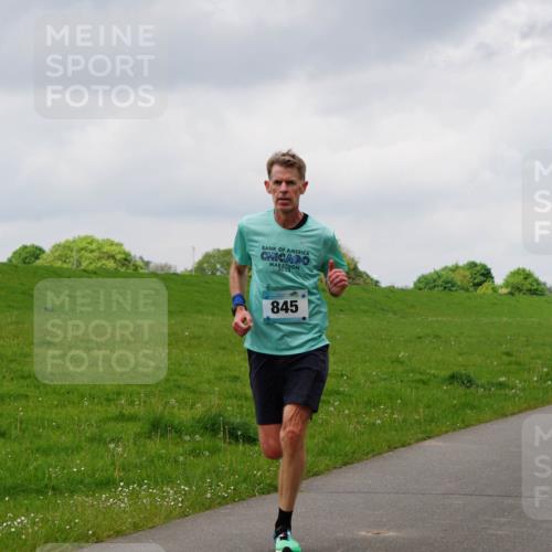 05.05.2024 - 7. Wedeler Halbmarathon Fuchs,  Jonas http://msf.ph/oto/6235615 05.05.2024 11:24:55 Laufen 845, 890, 892 meine-sportfotos.de