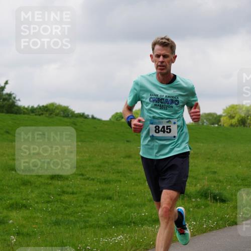 05.05.2024 - 7. Wedeler Halbmarathon Fuchs,  Jonas http://msf.ph/oto/6235620 05.05.2024 11:24:56 Laufen 845 meine-sportfotos.de