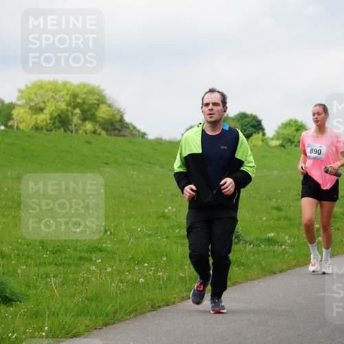 05.05.2024 - 7. Wedeler Halbmarathon Fuchs,  Jonas http://msf.ph/oto/6235626 05.05.2024 11:24:59 Laufen 890, 892 meine-sportfotos.de