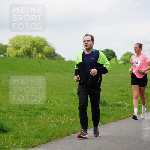 05.05.2024 - 7. Wedeler Halbmarathon Fuchs,  Jonas http://msf.ph/oto/6235627 05.05.2024 11:24:59 Laufen 890, 892 meine-sportfotos.de