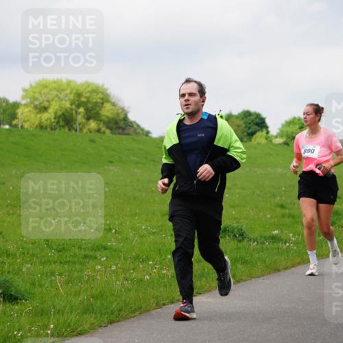 05.05.2024 - 7. Wedeler Halbmarathon Fuchs,  Jonas http://msf.ph/oto/6235628 05.05.2024 11:24:59 Laufen 890, 892 meine-sportfotos.de