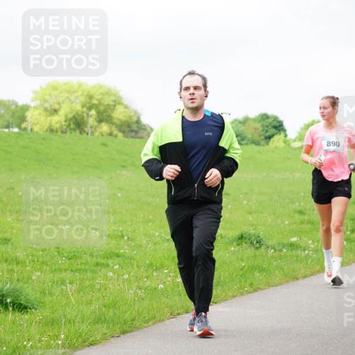 05.05.2024 - 7. Wedeler Halbmarathon Fuchs,  Jonas http://msf.ph/oto/6235630 05.05.2024 11:24:59 Laufen 890, 892 meine-sportfotos.de