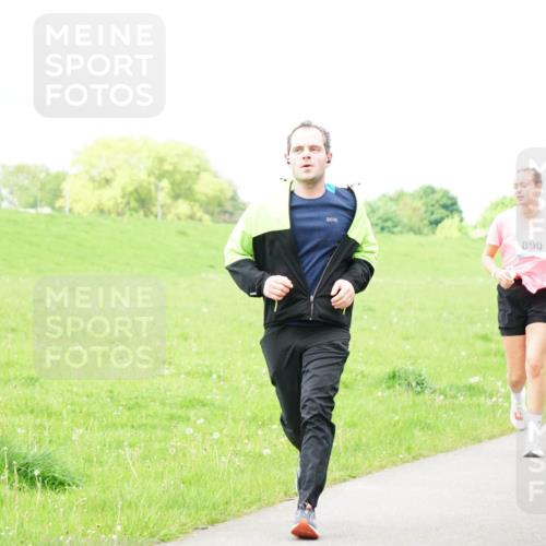 05.05.2024 - 7. Wedeler Halbmarathon Fuchs,  Jonas http://msf.ph/oto/6235631 05.05.2024 11:24:59 Laufen 890, 892 meine-sportfotos.de