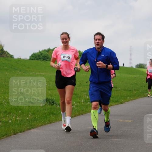 05.05.2024 - 7. Wedeler Halbmarathon Fuchs,  Jonas http://msf.ph/oto/6235636 05.05.2024 11:25:01 Laufen 890, 889 meine-sportfotos.de