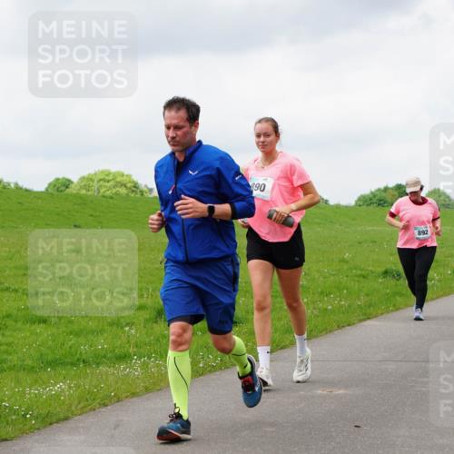 05.05.2024 - 7. Wedeler Halbmarathon Fuchs,  Jonas http://msf.ph/oto/6235656 05.05.2024 11:25:03 Laufen 890, 892 meine-sportfotos.de