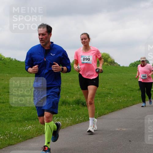 05.05.2024 - 7. Wedeler Halbmarathon Fuchs,  Jonas http://msf.ph/oto/6235659 05.05.2024 11:25:04 Laufen 890, 892 meine-sportfotos.de
