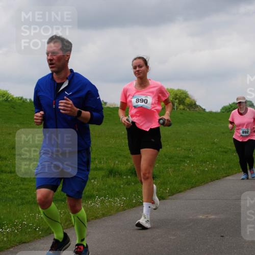 05.05.2024 - 7. Wedeler Halbmarathon Fuchs,  Jonas http://msf.ph/oto/6235660 05.05.2024 11:25:04 Laufen 890, 892 meine-sportfotos.de