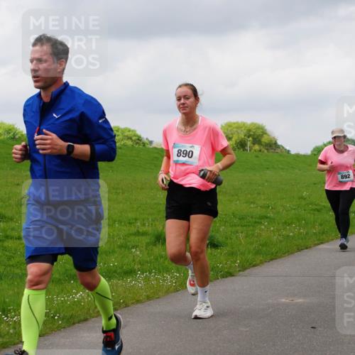 05.05.2024 - 7. Wedeler Halbmarathon Fuchs,  Jonas http://msf.ph/oto/6235661 05.05.2024 11:25:04 Laufen 890, 892 meine-sportfotos.de