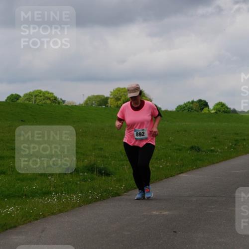 05.05.2024 - 7. Wedeler Halbmarathon Fuchs,  Jonas http://msf.ph/oto/6235671 05.05.2024 11:25:06 Laufen 892 meine-sportfotos.de
