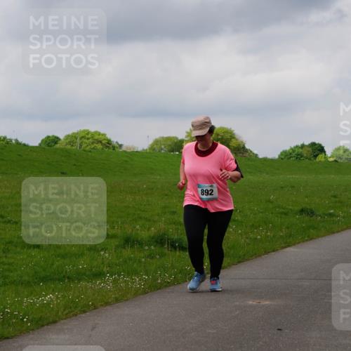 05.05.2024 - 7. Wedeler Halbmarathon Fuchs,  Jonas http://msf.ph/oto/6235674 05.05.2024 11:25:06 Laufen 892 meine-sportfotos.de