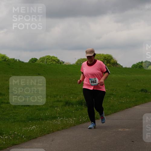 05.05.2024 - 7. Wedeler Halbmarathon Fuchs,  Jonas http://msf.ph/oto/6235676 05.05.2024 11:25:07 Laufen 892, 889 meine-sportfotos.de