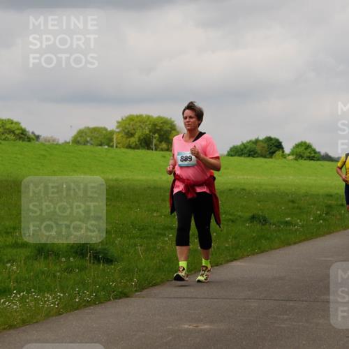 05.05.2024 - 7. Wedeler Halbmarathon Fuchs,  Jonas http://msf.ph/oto/6235693 05.05.2024 11:25:13 Laufen 889, 893 meine-sportfotos.de