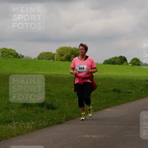 05.05.2024 - 7. Wedeler Halbmarathon Fuchs,  Jonas http://msf.ph/oto/6235695 05.05.2024 11:25:14 Laufen 889, 893 meine-sportfotos.de