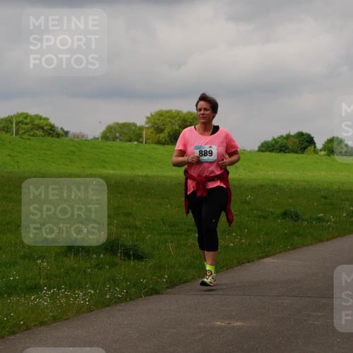 05.05.2024 - 7. Wedeler Halbmarathon Fuchs,  Jonas http://msf.ph/oto/6235696 05.05.2024 11:25:14 Laufen 889, 893 meine-sportfotos.de