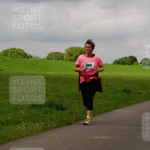05.05.2024 - 7. Wedeler Halbmarathon Fuchs,  Jonas http://msf.ph/oto/6235697 05.05.2024 11:25:14 Laufen 889, 893 meine-sportfotos.de