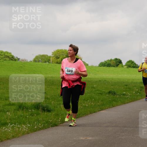 05.05.2024 - 7. Wedeler Halbmarathon Fuchs,  Jonas http://msf.ph/oto/6235698 05.05.2024 11:25:14 Laufen 889, 893 meine-sportfotos.de