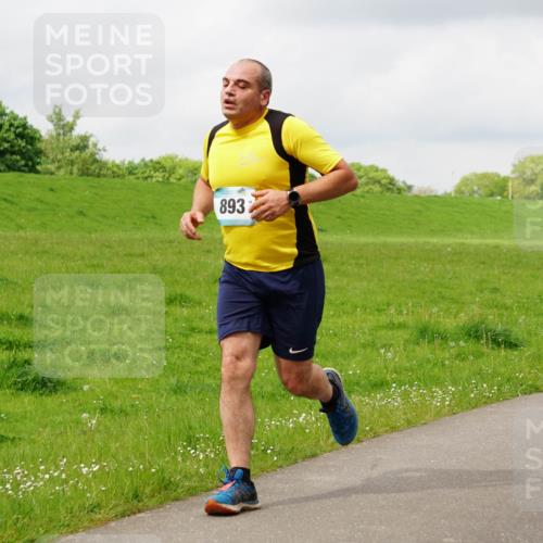 05.05.2024 - 7. Wedeler Halbmarathon Fuchs,  Jonas http://msf.ph/oto/6235711 05.05.2024 11:25:20 Laufen 893 meine-sportfotos.de