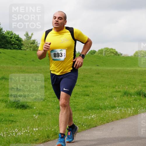 05.05.2024 - 7. Wedeler Halbmarathon Fuchs,  Jonas http://msf.ph/oto/6235713 05.05.2024 11:25:20 Laufen 893 meine-sportfotos.de