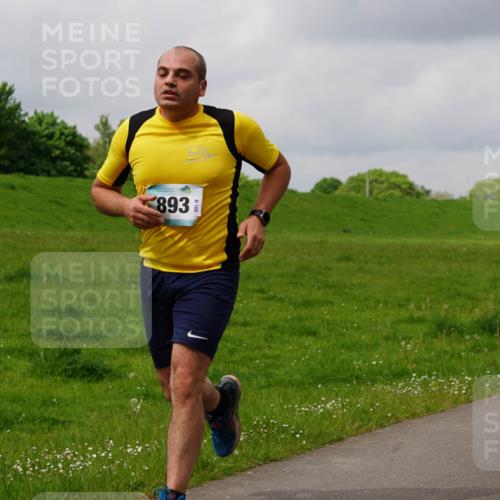 05.05.2024 - 7. Wedeler Halbmarathon Fuchs,  Jonas http://msf.ph/oto/6235714 05.05.2024 11:25:20 Laufen 893 meine-sportfotos.de