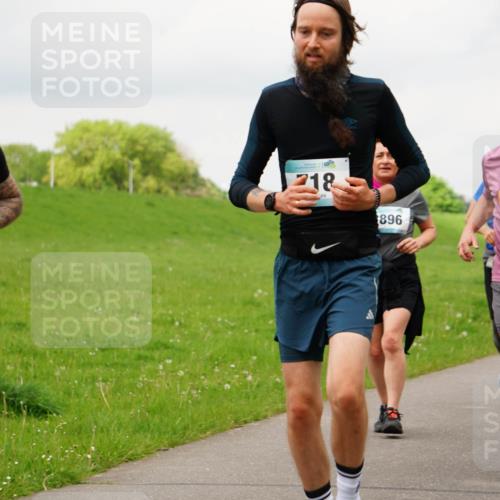 05.05.2024 - 7. Wedeler Halbmarathon Fuchs,  Jonas http://msf.ph/oto/6235750 05.05.2024 11:25:29 Laufen 349, 56, 718, 896, 138 meine-sportfotos.de
