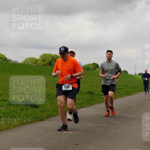 05.05.2024 - 7. Wedeler Halbmarathon Fuchs,  Jonas http://msf.ph/oto/6235791 05.05.2024 11:25:39 Laufen 522, 547 meine-sportfotos.de