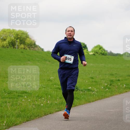 05.05.2024 - 7. Wedeler Halbmarathon Fuchs,  Jonas http://msf.ph/oto/6235813 05.05.2024 11:25:46 Laufen 695, 874 meine-sportfotos.de
