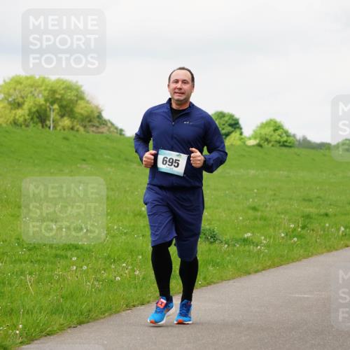 05.05.2024 - 7. Wedeler Halbmarathon Fuchs,  Jonas http://msf.ph/oto/6235815 05.05.2024 11:25:46 Laufen 695, 874 meine-sportfotos.de