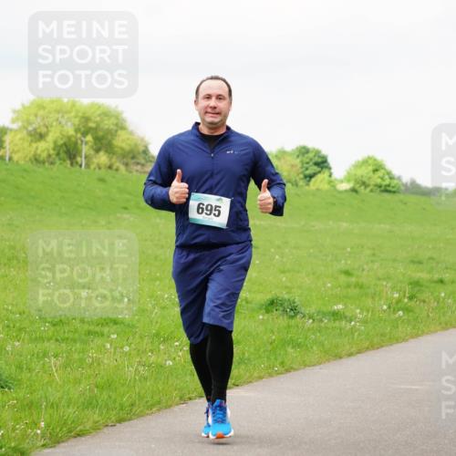 05.05.2024 - 7. Wedeler Halbmarathon Fuchs,  Jonas http://msf.ph/oto/6235818 05.05.2024 11:25:47 Laufen 695, 874 meine-sportfotos.de