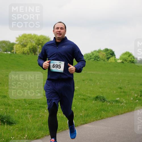 05.05.2024 - 7. Wedeler Halbmarathon Fuchs,  Jonas http://msf.ph/oto/6235822 05.05.2024 11:25:47 Laufen 695, 874 meine-sportfotos.de