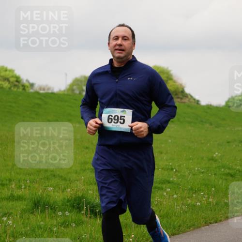 05.05.2024 - 7. Wedeler Halbmarathon Fuchs,  Jonas http://msf.ph/oto/6235825 05.05.2024 11:25:48 Laufen 695 meine-sportfotos.de