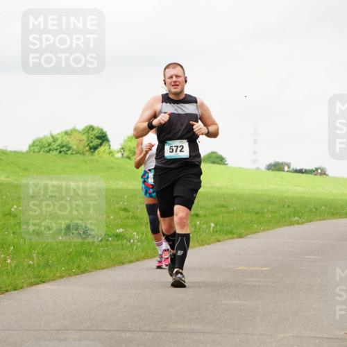 05.05.2024 - 7. Wedeler Halbmarathon Fuchs,  Jonas http://msf.ph/oto/6235895 05.05.2024 11:26:10 Laufen 572 meine-sportfotos.de