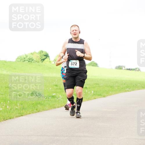 05.05.2024 - 7. Wedeler Halbmarathon Fuchs,  Jonas http://msf.ph/oto/6235896 05.05.2024 11:26:10 Laufen 572 meine-sportfotos.de