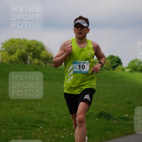 05.05.2024 - 7. Wedeler Halbmarathon Fuchs,  Jonas http://msf.ph/oto/6235941 05.05.2024 11:26:35 Laufen 10, 12 meine-sportfotos.de