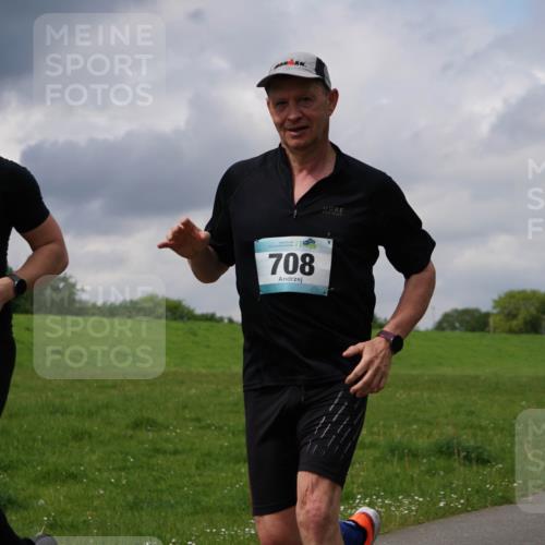 05.05.2024 - 7. Wedeler Halbmarathon Fuchs,  Jonas http://msf.ph/oto/6242226 05.05.2024 12:03:54 Laufen 594, 708 meine-sportfotos.de