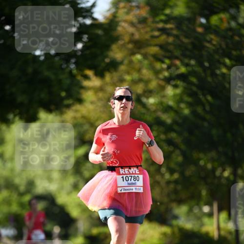 08.06.2024 - REWE Women's Run Dr. Thomas Lammeyer http://msf.ph/oto/6242677 09.06.2024 09:15:45 Laufen 10780 meine-sportfotos.de