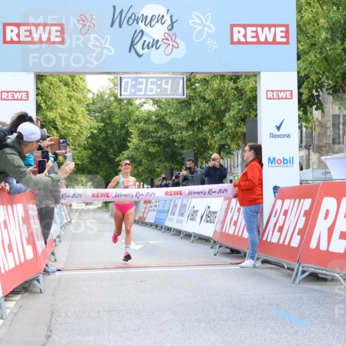 08.06.2024 - REWE Women's Run Strokosch-Dieckow http://msf.ph/oto/6244073 09.06.2024 09:37:11 Ziel 10724 meine-sportfotos.de