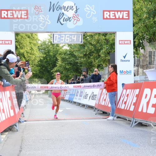 08.06.2024 - REWE Women's Run Strokosch-Dieckow http://msf.ph/oto/6244076 09.06.2024 09:37:11 Ziel 10724 meine-sportfotos.de