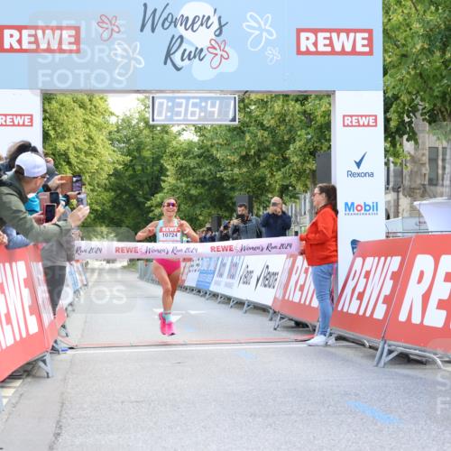 08.06.2024 - REWE Women's Run Strokosch-Dieckow http://msf.ph/oto/6244079 09.06.2024 09:37:11 Ziel 10724 meine-sportfotos.de