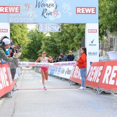 08.06.2024 - REWE Women's Run Strokosch-Dieckow http://msf.ph/oto/6244081 09.06.2024 09:37:11 Ziel 10724 meine-sportfotos.de