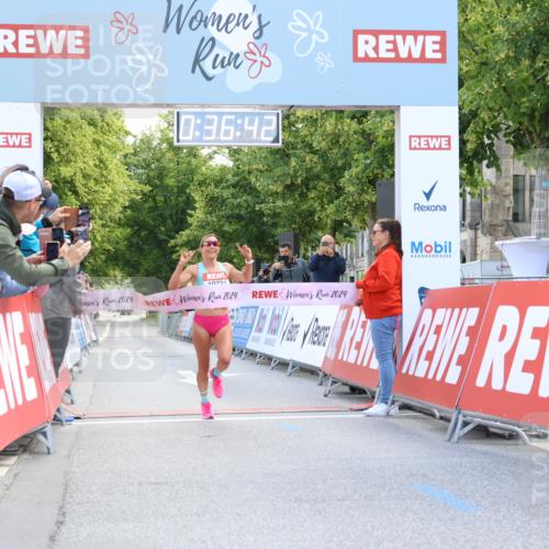 08.06.2024 - REWE Women's Run Strokosch-Dieckow http://msf.ph/oto/6244084 09.06.2024 09:37:11 Ziel 10724 meine-sportfotos.de