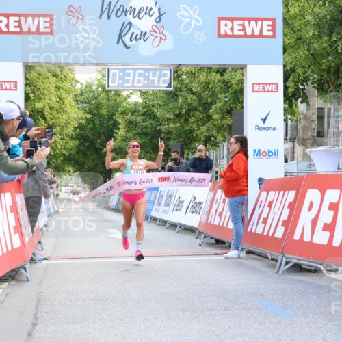 08.06.2024 - REWE Women's Run Strokosch-Dieckow http://msf.ph/oto/6244087 09.06.2024 09:37:11 Ziel 10724 meine-sportfotos.de