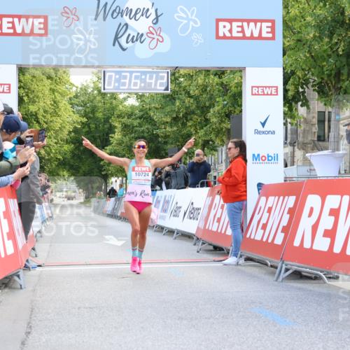 08.06.2024 - REWE Women's Run Strokosch-Dieckow http://msf.ph/oto/6244094 09.06.2024 09:37:12 Ziel 10724 meine-sportfotos.de
