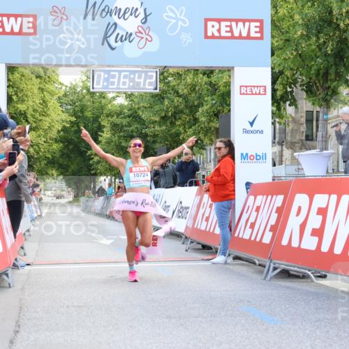08.06.2024 - REWE Women's Run Strokosch-Dieckow http://msf.ph/oto/6244100 09.06.2024 09:37:12 Ziel 10724 meine-sportfotos.de