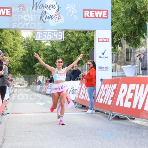 08.06.2024 - REWE Women's Run Strokosch-Dieckow http://msf.ph/oto/6244105 09.06.2024 09:37:12 Ziel 10724 meine-sportfotos.de