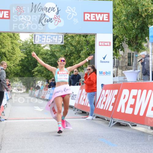 08.06.2024 - REWE Women's Run Strokosch-Dieckow http://msf.ph/oto/6244111 09.06.2024 09:37:12 Ziel 10724 meine-sportfotos.de